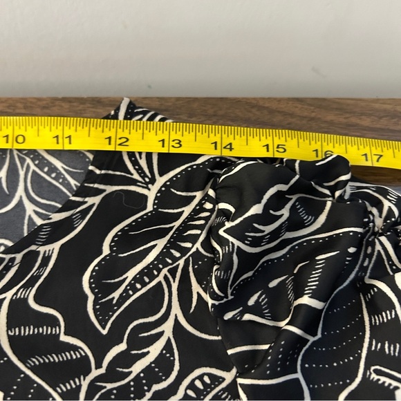 ❤️ Tamara H Chic Black and White Leaf Pattern Blouse M - Picture 7 of 10